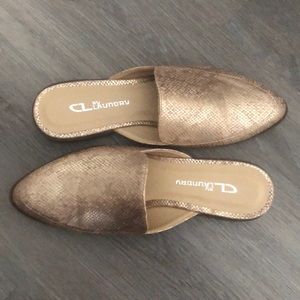 Size 8 slip on womens mules